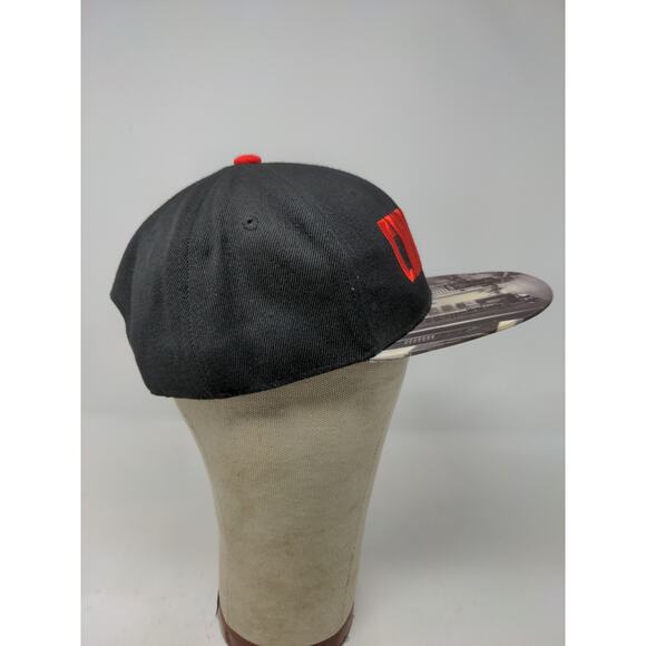 Chicago Snapback Hat Embroidered Spell Out Red & Black OSFM Picture Bill - Picture 5 of 11